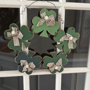 Vintage Green Shamrock Wreath